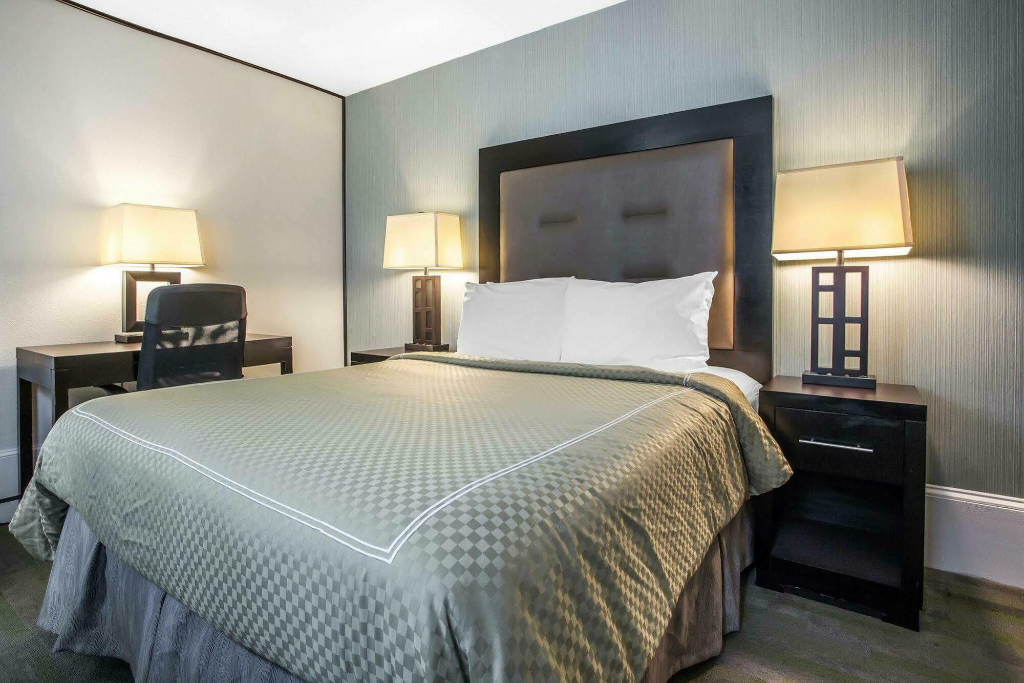 Quality Inn Center City Philadelphia Exterior photo
